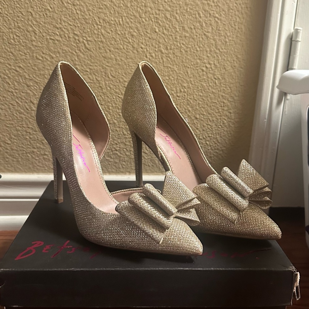 Gold size 7.5 Betsey Johnson pumps